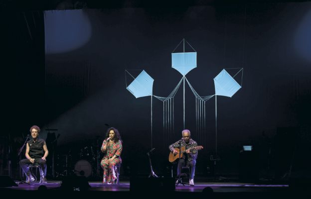 Pipas foram o tema para o cenário do show Trinca de ases