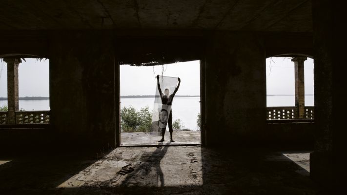 'Pontes sobre abismos', videoinstalação e série de fotografias, 2017