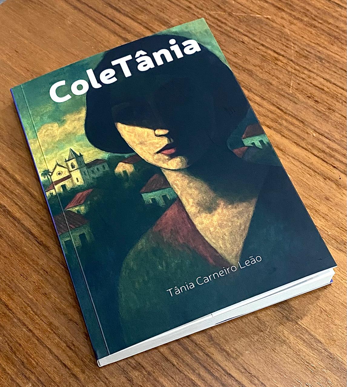 Capa do livro de memórias da artista e escritora, que será vendido durante o lançamento